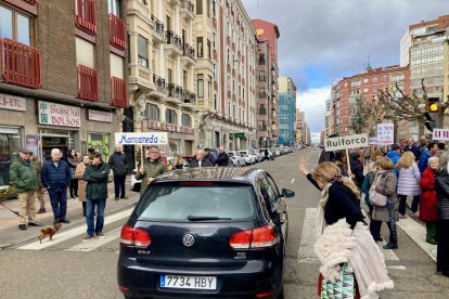 Corte de tráfico reivindicativo de la Plataforma en defensa de Feve de León