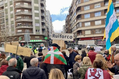 Corte de tráfico reivindicativo de la Plataforma en defensa de Feve de León