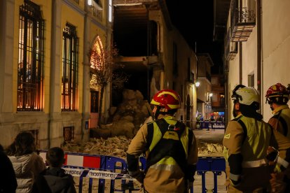 Se desploma la fachada de la Casona de Dámaso Merino en León.