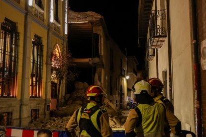 Se desploma la fachada de la Casona de Dámaso Merino en León.