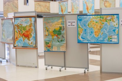 Exposición de cartografía en la Universidad de León.