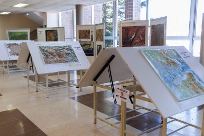Exposición de cartografía en la Universidad de León.