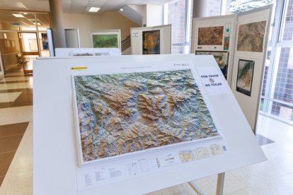 Exposición de cartografía en la Universidad de León.