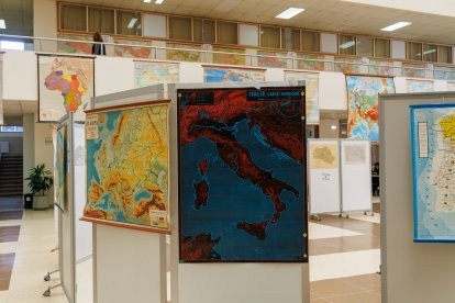 Exposición de cartografía en la Universidad de León.