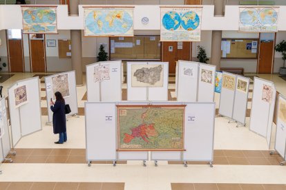 Exposición de cartografía en la Universidad de León.