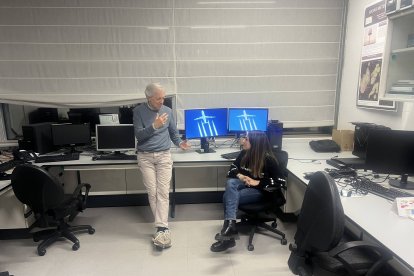 José Luis Sánchez y Alba F. Castro en el laboratorio de la Universidad de León