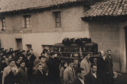 El dolor y la resignación se apoderaba de las gentes en los entierros de sus mineros.