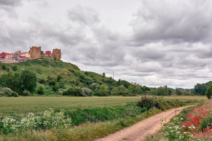 Castillo musulmán en ruinas en Valderas, León, Tierra de Campos, Castilla y León
