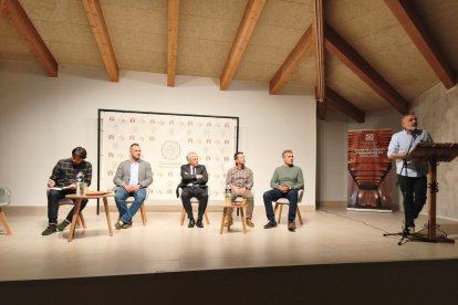 La Junta reivindica en Valcabado del Páramo la carpintería de armar como motor rural.