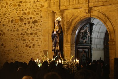 La procesión de Nuestra Señora de los Dolores en Ponferrada.