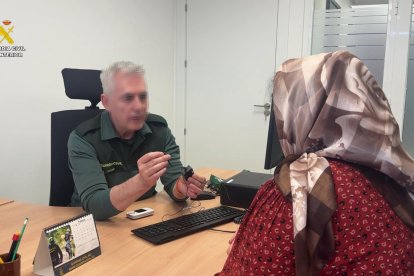 El dispositivo permitía al aspirante captar la pantalla del examen de forma natural, sin movimientos sospechosos, enviando la señal en tiempo real a una persona situada en el exterior