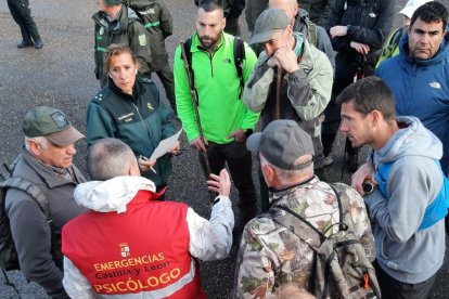 Operativo de búsqueda de Protección Civil de Castilla y León y Emergencias del Principado para la búsqueda del desaparecido en el Puerto de San Isidro