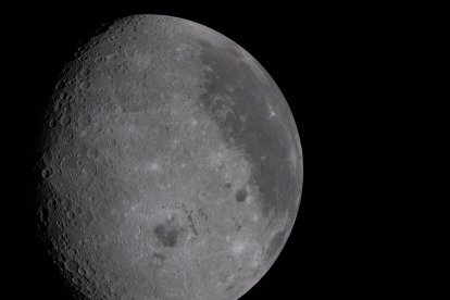 Fotografía cedida por la NASA de la Luna, realizada por la tripulación de la misión Artemis II.
