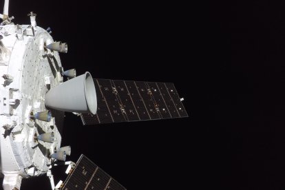 Fotografía cedida por la NASA de la Luna, realizada por la tripulación de la misión Artemis II.