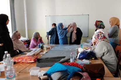 Taller de costura para mujeres en la casa de las agustinas.