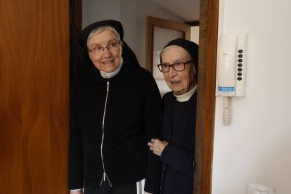 La superiora, Stella, y la hermana Blanca.