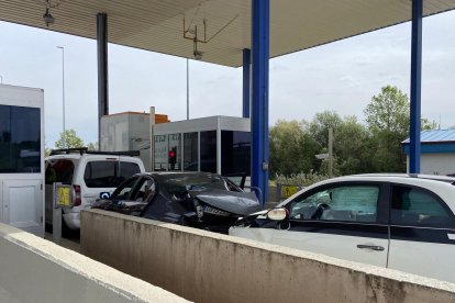 Choque en el peaje de Villadangos