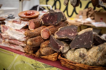 Cecina y lomo durante la pasada edición de la Feria.