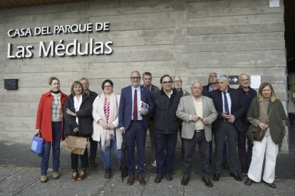 El consejero de Cultura, Turismo y Deporte, Gonzalo Santonja tras presentar el informe sobre el estado de conservación de la zona arqueológica de Las Médulas en Carucedo