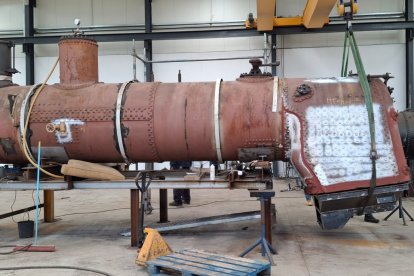 La caldera de la PV 31 en su fase final de reparación.