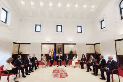El presidente de la Junta de Castilla y León, Alfonso Fernández Mañueco, preside la recepción institucional a los representantes del Consejo General de Colegios Oficiales de Graduados Sociales de España y de los Colegios Oficiales de la Comunidad.