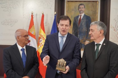 El presidente de la Junta de Castilla y León, Alfonso Fernández Mañueco, preside la recepción institucional a los representantes del Consejo General de Colegios Oficiales de Graduados Sociales de España y de los Colegios Oficiales de la Comunidad.