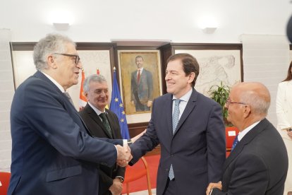 El presidente de la Junta de Castilla y León, Alfonso Fernández Mañueco, preside la recepción institucional a los representantes del Consejo General de Colegios Oficiales de Graduados Sociales de España y de los Colegios Oficiales de la Comunidad.