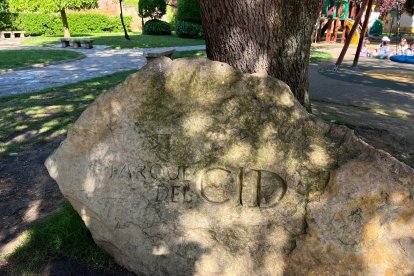 Placa distintiva del parque Cid en León.