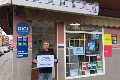 El lotero encargado de vender el boleto premiado en La Primitiva.