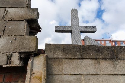 Las familias se niegan a enterrar fuera de la localidad a sus seres queridos.