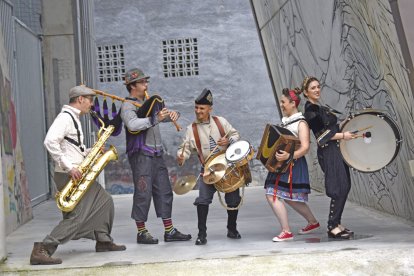 Banda Latira.