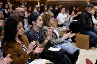 El alcalde de León, José Antonio Diez, preside el pregón de la Feria el Libro, cuyas pregoneras son la escritora y periodista Noemí Sabugal y la filóloga e investigadora Janick Le Men