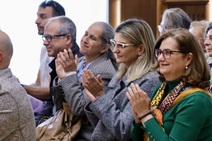 El alcalde de León, José Antonio Diez, preside el pregón de la Feria el Libro, cuyas pregoneras son la escritora y periodista Noemí Sabugal y la filóloga e investigadora Janick Le Men