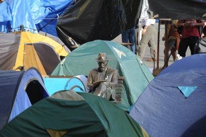 Acampada en la plaza de Botines.