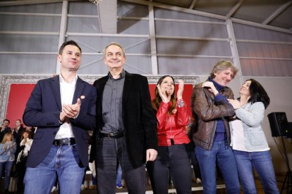 Durante la campaña de las elecciones autonómicas en Castilla y León, junto a Cendón, Carlos Martínez