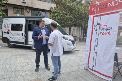 Ortiz de Saracho visita el camión de la Separ en Fernando Miranda