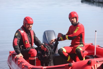 Ejercicio de la Unidad de Drones de la UME en el pantano de Bárcena.