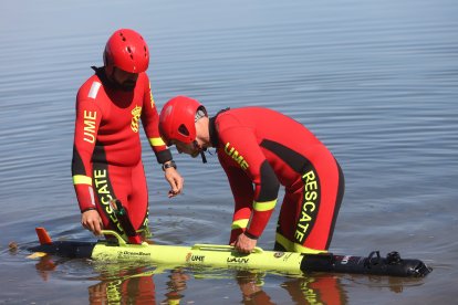Ejercicio de la Unidad de Drones de la UME en el pantano de Bárcena.