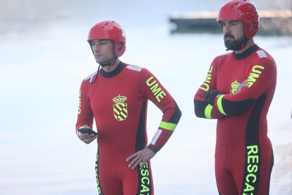 Ejercicio de la Unidad de Drones de la UME en el pantano de Bárcena.