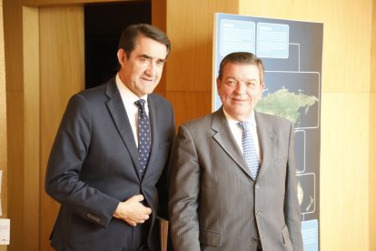 Los consejeros de Medio Ambiente y Presidencia.