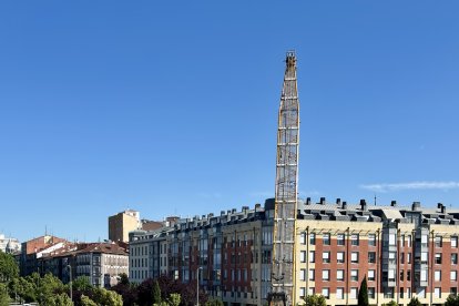 Máquina de pilotes para la obra de la ampliación de la estación de trenes Campo Grande de Valladolid