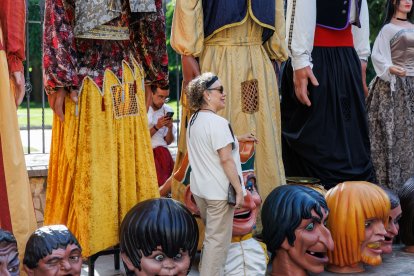 Gigantes y cabezudos en las Fiestas de San Juan y San Pedro 2026.