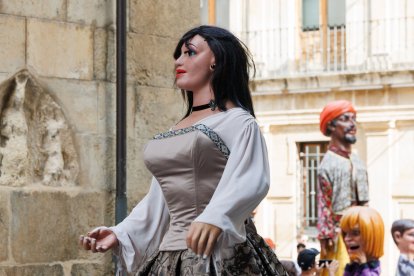 Gigantes y cabezudos en las Fiestas de San Juan y San Pedro 2026.
