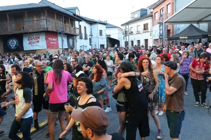 Primer día del Festival Espina Fest en Vega de Espinareda