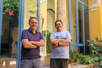 Rafael Villafuerte (d) y Miguel Delibes-Mateos, científicos del IESA-CSIC