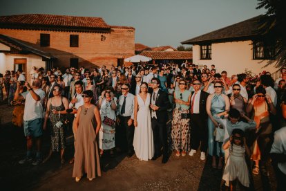 La boda combinó fiesta, homenaje estelar y divulgación científica con la felicidad del matrimonio.