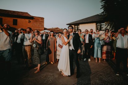 La boda combinó fiesta, homenaje estelar y divulgación científica con la felicidad del matrimonio.