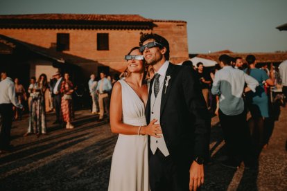 La boda combinó fiesta, homenaje estelar y divulgación científica con la felicidad del matrimonio.