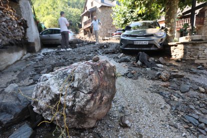 Piedras arrastradas por la riada.
