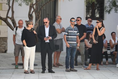 Familiares y amigos despiden a una de las mujeres fallecidas en Manzanedo de Valdueza.